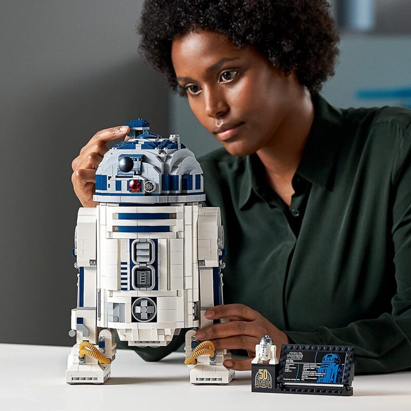 LEGO Star Wars R2-D2 75308 Droid Building Set for Adults, Collectible 3D Display Model with Info Plaque and Hidden Lightsaber, 2314 Pieces - Image 3